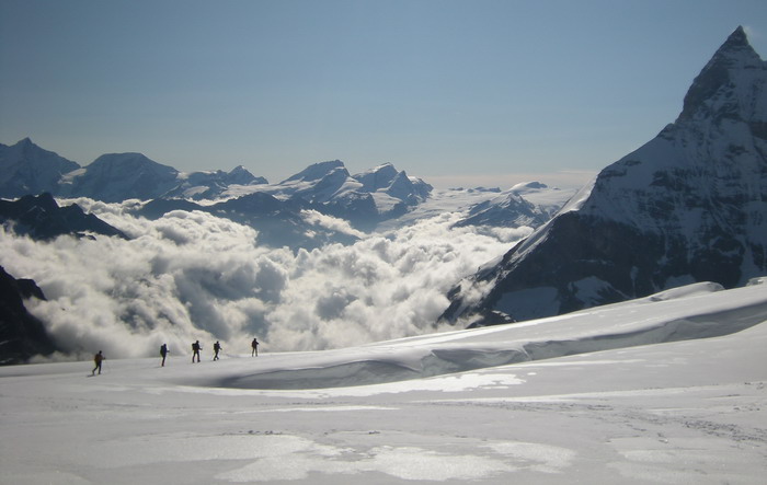 Descente du glacier du Stockji sur fond de Cervin Descente du glacier du Stockji sur fond de Cervin