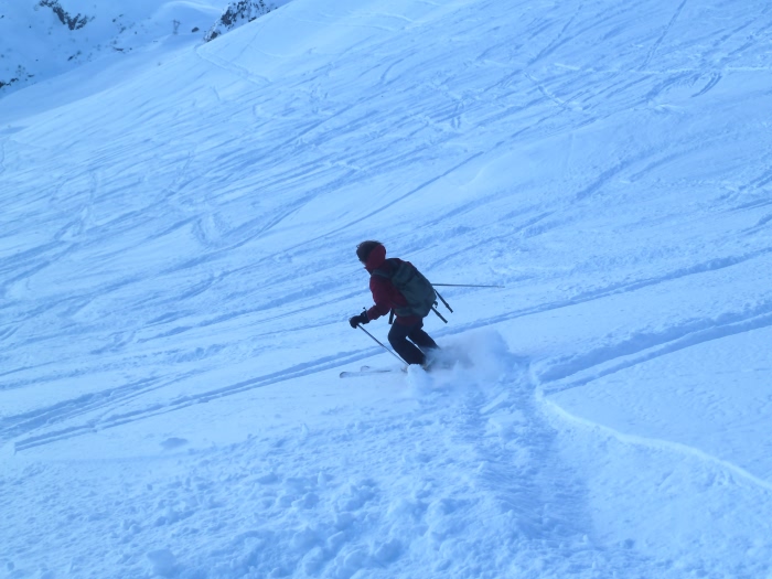 Bonne neige dans la descente du col de la Cicle versant de la Balme Bonne neige dans la descente du col de la Cicle versant de la Balme