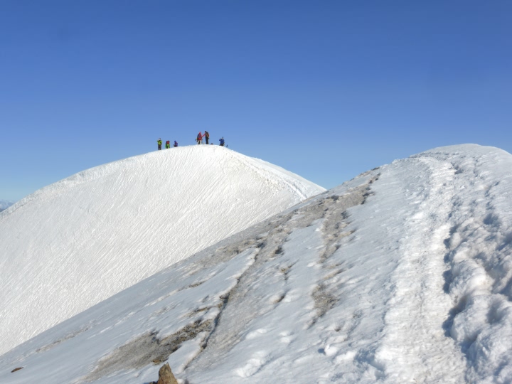 Arrivée au sommet du Weissmies par l'arête sud Arrivée au sommet du Weissmies par l'arête sud