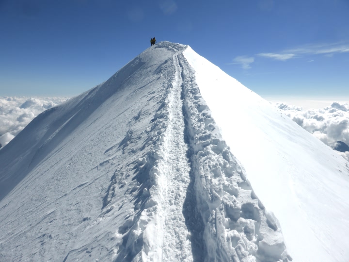 Arête étroite de la pointe Parrot