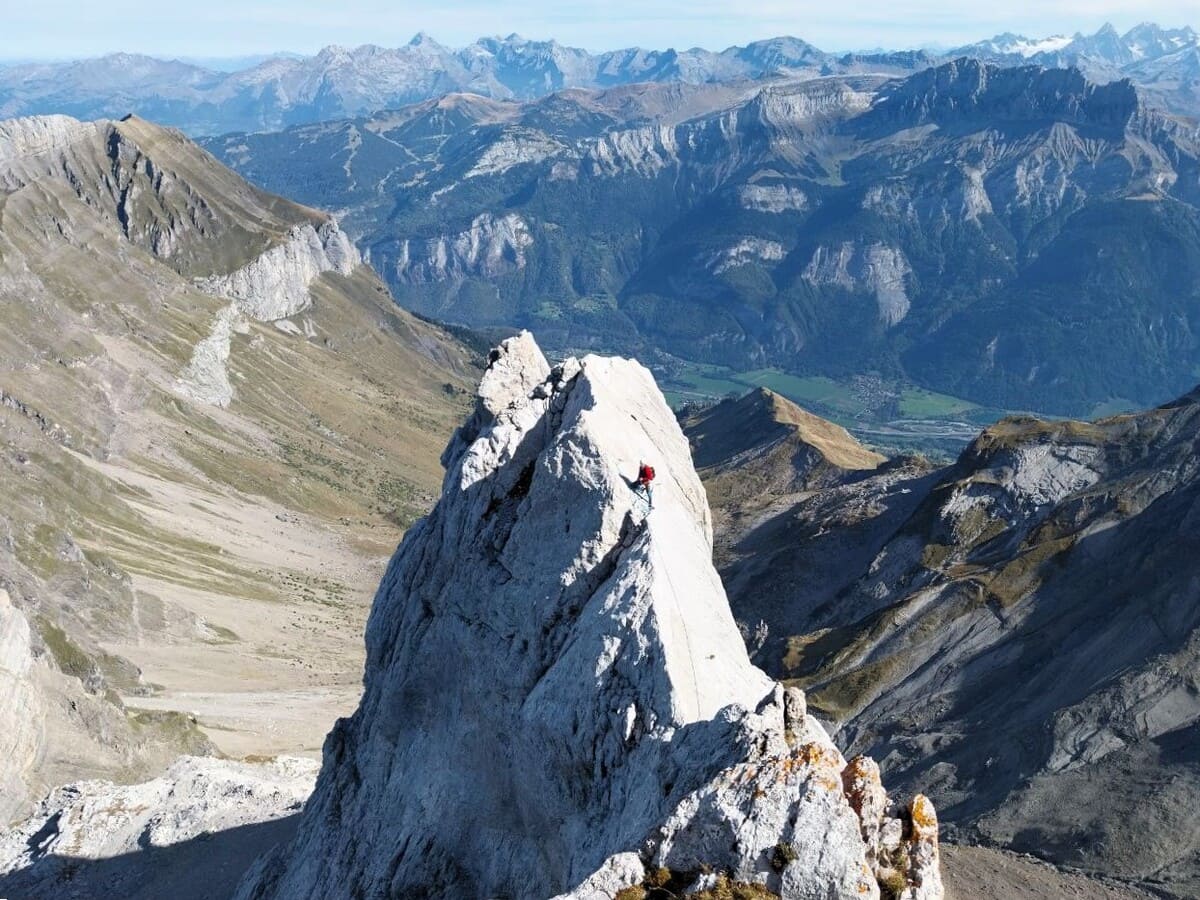 Grande voie d’escalade Pointe Percée - Aravis Escalade calcaire | refuge | 2 jours
