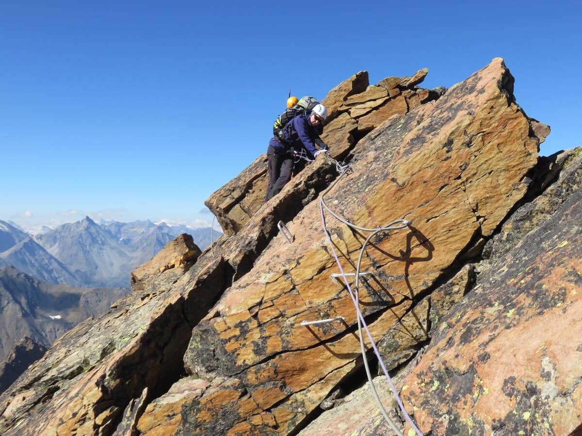 Mont emilius Alpinisme rocheux peu difficile | Refuge | 2 jours