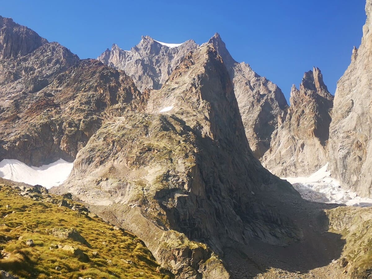 Escalade grande voie Aiguille Croux 2 jours Escalade rocheuse | Refuge | 2 jours