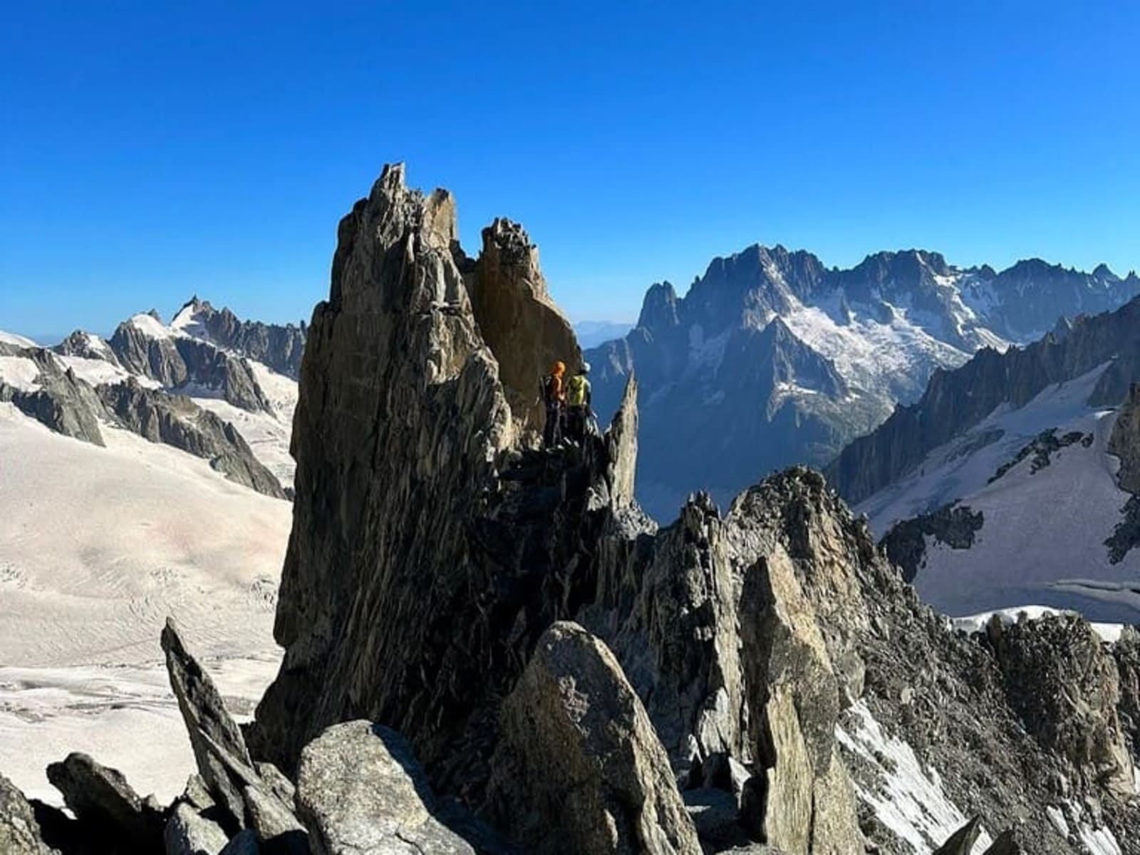 Alpinisme Traversée de l’Aiguille d’Entrèves Alpinisme | 3600 m | 1 journée