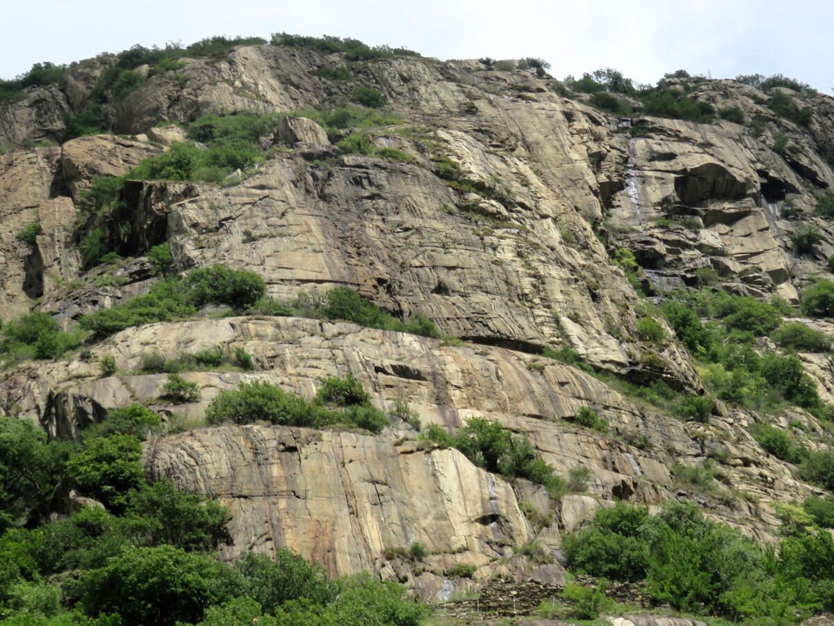 Grande voie d’escalade Machaby Escalade rocher gneiss | Préalpes | 1 journée