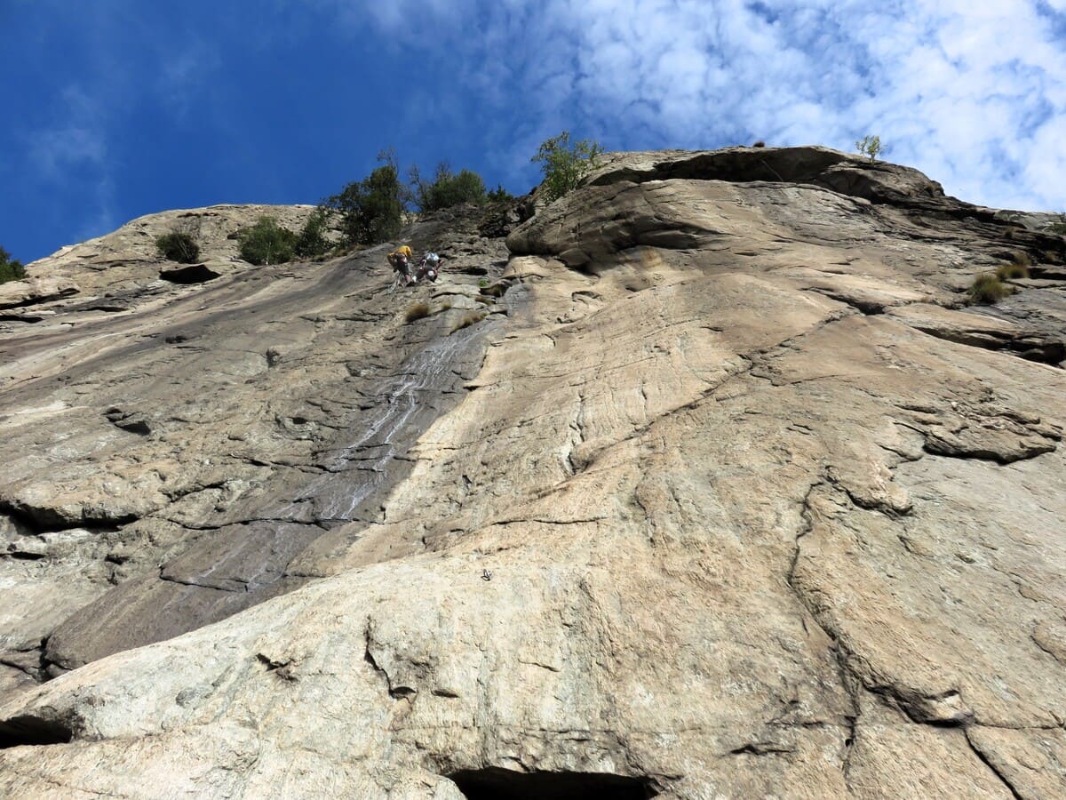 Grande voie d’escalade Machaby Escalade rocher gneiss | Préalpes | 1 journée
