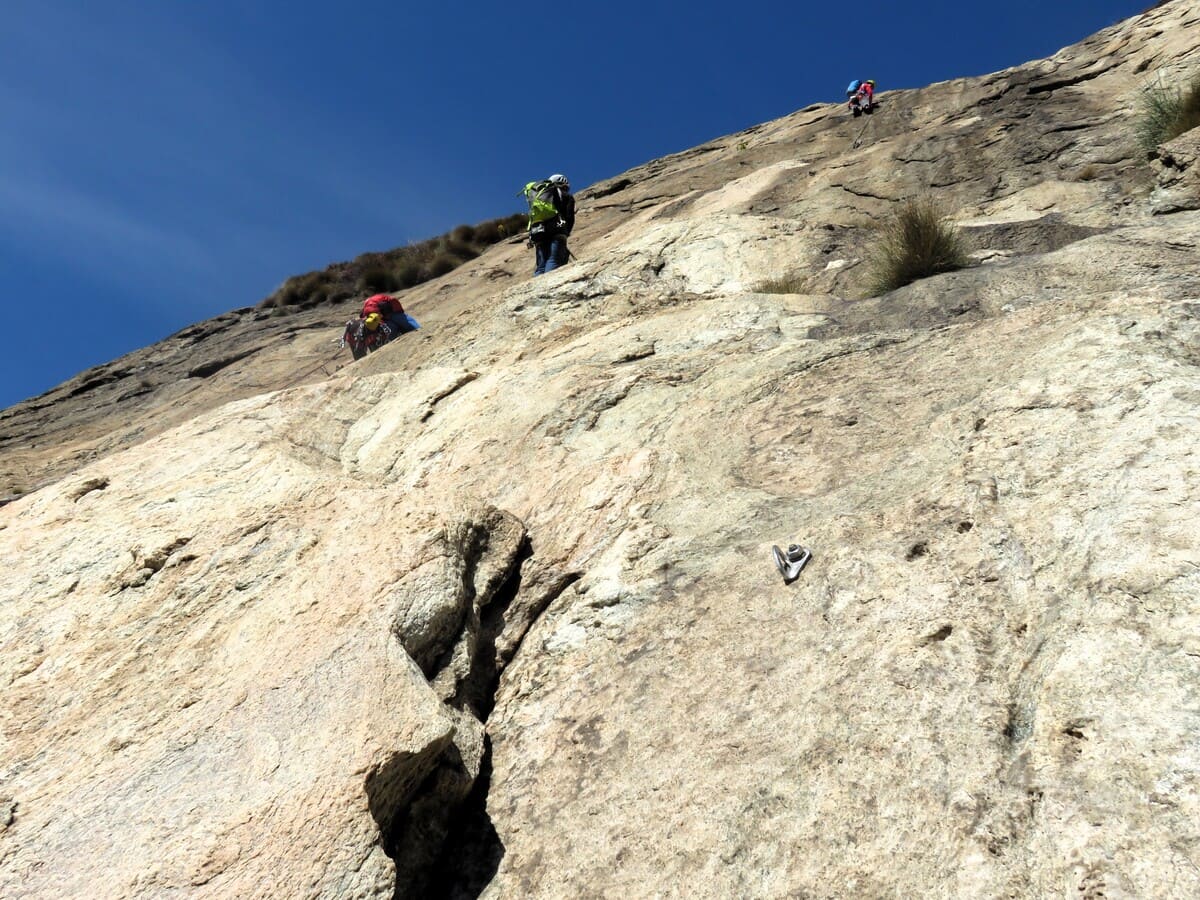 Grande voie d’escalade Machaby Escalade rocher gneiss | Préalpes | 1 journée