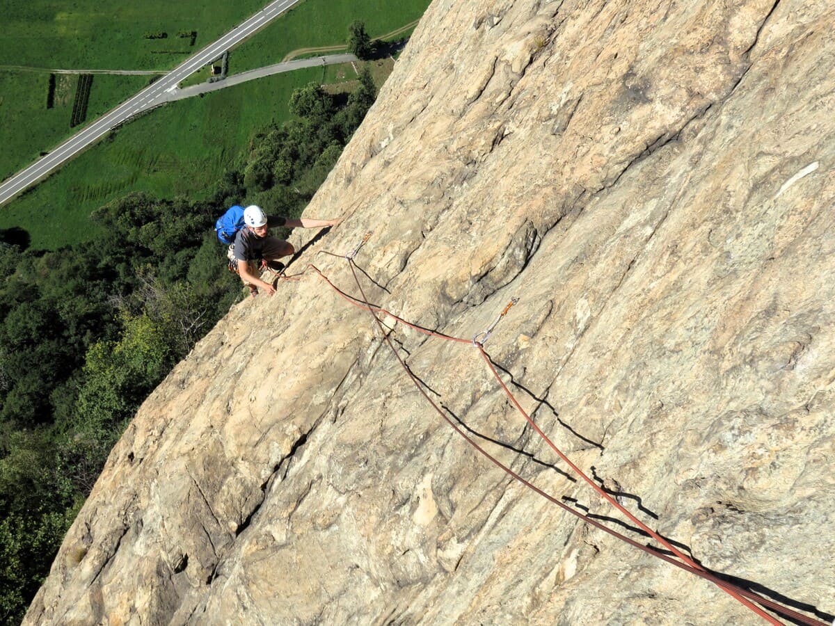 Grande voie d’escalade Machaby Escalade rocher gneiss | Préalpes | 1 journée