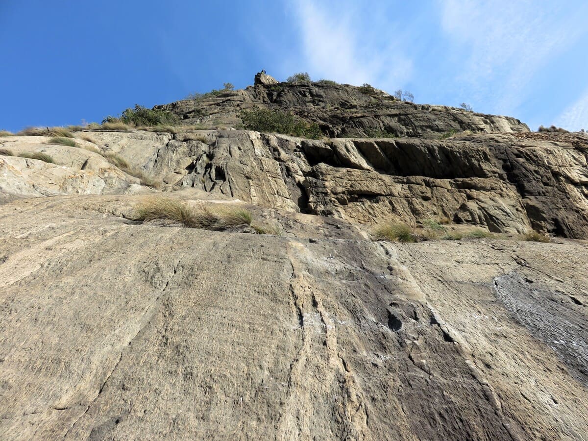 Grande voie d’escalade Machaby Escalade rocher gneiss | Préalpes | 1 journée