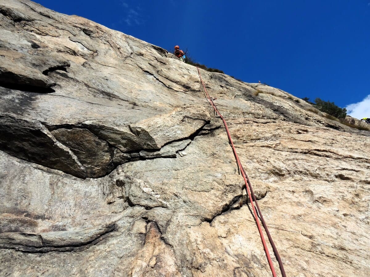 Grande voie d’escalade Machaby Escalade rocher gneiss | Préalpes | 1 journée