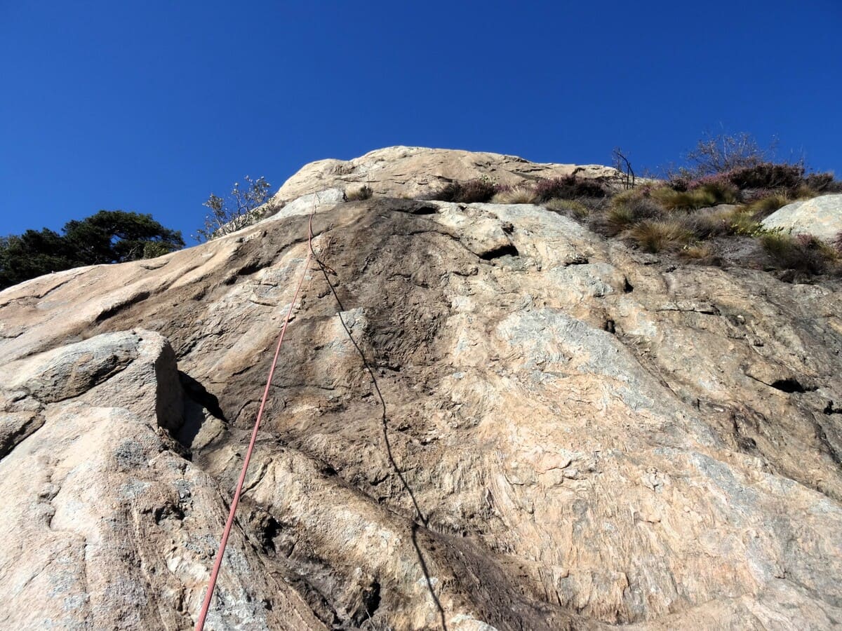 Grande voie d’escalade Machaby Escalade rocher gneiss | Préalpes | 1 journée