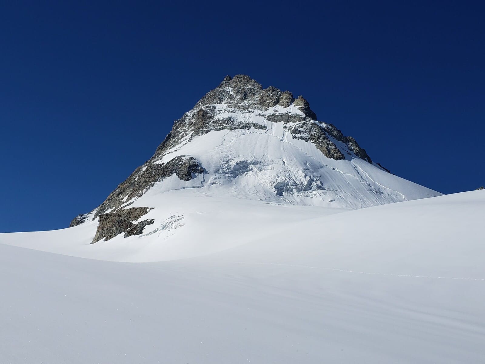 Ascension Tête Blanche de Bertol en été Alpinisme facile | sommet avec vue | 2 jours